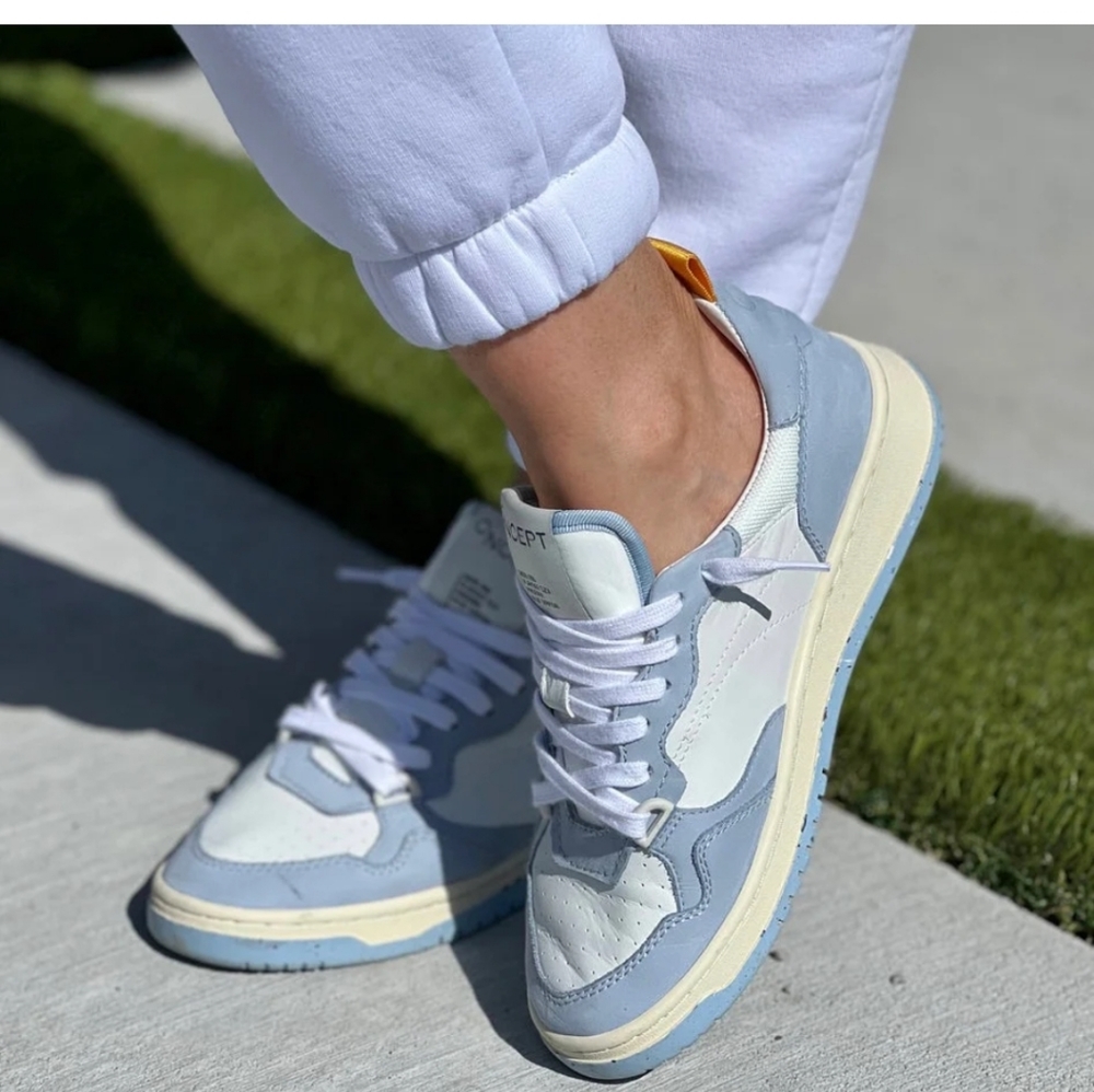 Oncept Phoenix Sneaker blue vapor womens size 7.5